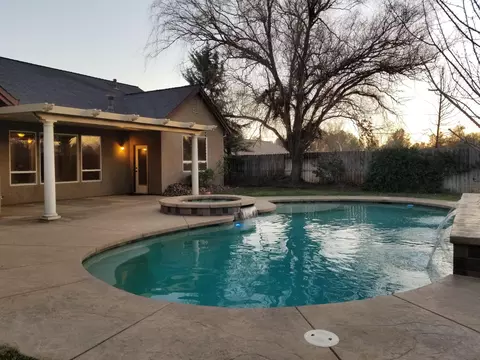 2074 Hedgerow Ave, Redding, CA 96003 photo 3
