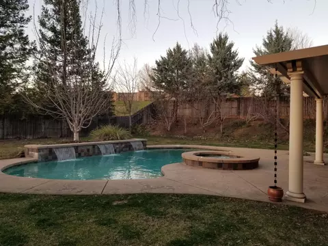 2074 Hedgerow Ave, Redding, CA 96003 photo 9
