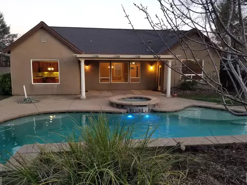 2074 Hedgerow Ave, Redding, CA 96003 photo 6