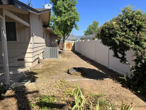835 Middle St, Redding, CA 96003 photo 24