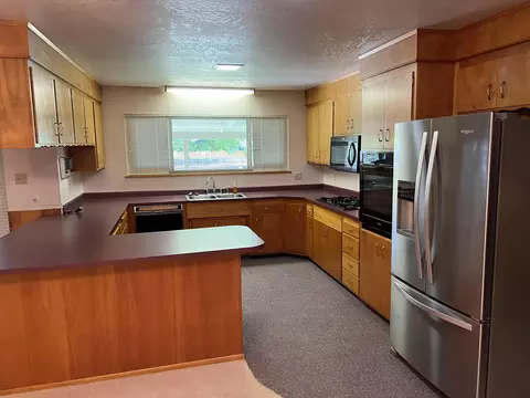 835 Middle St, Redding, CA 96003 photo 7