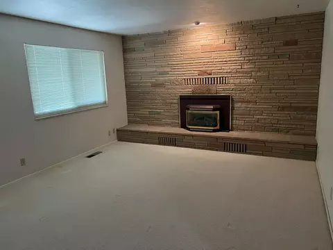 835 Middle St, Redding, CA 96003 photo 4