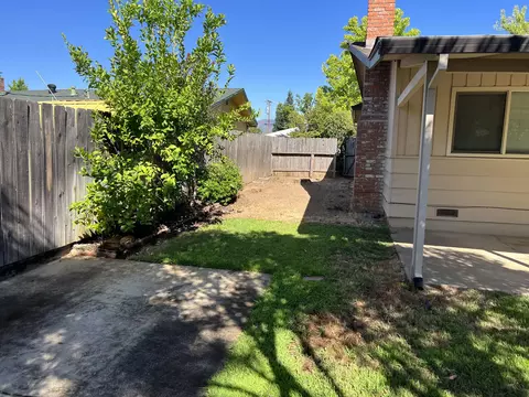835 Middle St, Redding, CA 96003 photo 25