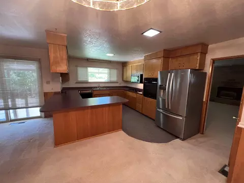 835 Middle St, Redding, CA 96003 photo 6