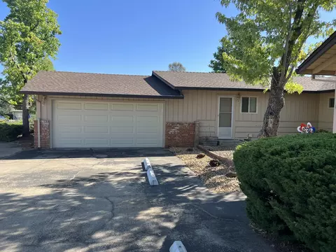 835 Middle St, Redding, CA 96003 photo 2