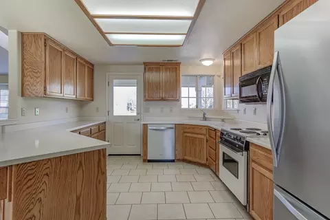 21960 Parkway Dr, Red Bluff, CA 96080 photo 14