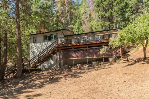 671 Timber Ridge Rd, Weaverville, CA 96093