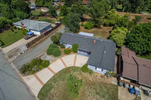 5045 Huntington Dr, Redding, CA 96002 photo 3