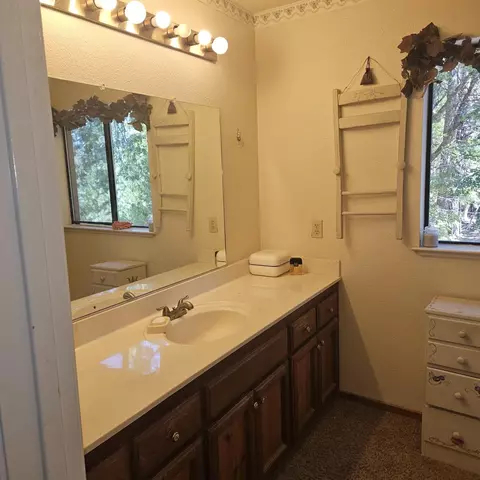 17204 Phillips Rd, Oak Run, CA 96069 photo 12