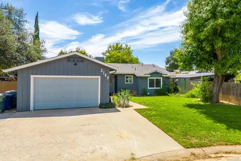 2149 Sycamore Dr, Redding, CA 96001 photo 2