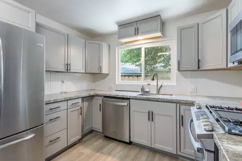 2149 Sycamore Dr, Redding, CA 96001 photo 8