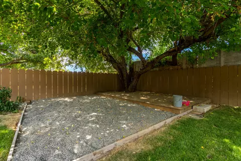 2149 Sycamore Dr, Redding, CA 96001 photo 25