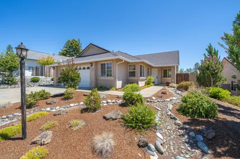 662 Volcano View Trl, Redding, CA 96003