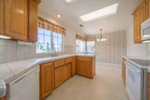 662 Volcano View Trl, Redding, CA 96003 photo 6
