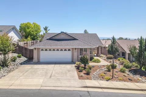 662 Volcano View Trl, Redding, CA 96003 photo 2