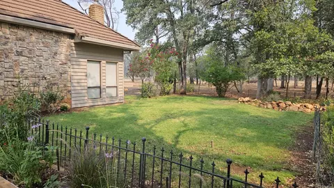 8788 Quail Valley Dr, Redding, CA 96002 photo 2