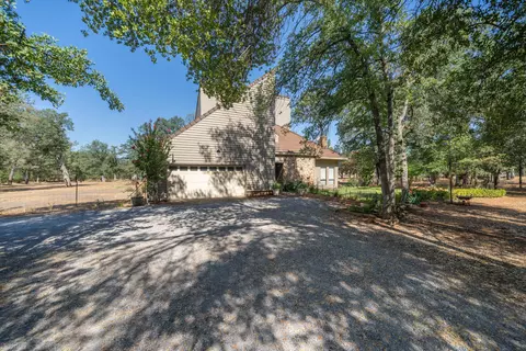 8788 Quail Valley Dr, Redding, CA 96002 photo 4