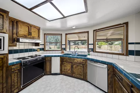 2548 Phil Ct, Redding, CA 96002 photo 6