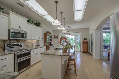 2000 Princeton Way, Redding, CA 96003 photo 14