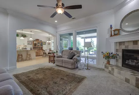 2000 Princeton Way, Redding, CA 96003 photo 9