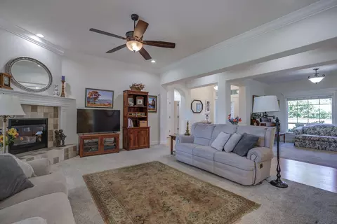 2000 Princeton Way, Redding, CA 96003 photo 3