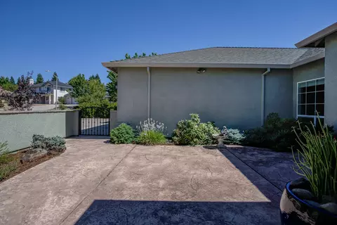 2000 Princeton Way, Redding, CA 96003 photo 59