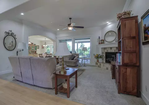 2000 Princeton Way, Redding, CA 96003 photo 4