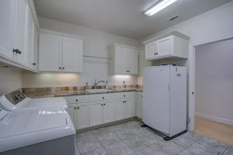 2000 Princeton Way, Redding, CA 96003 photo 25