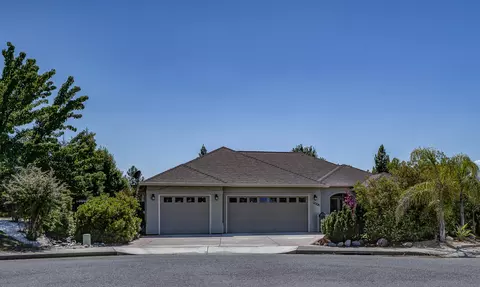 2000 Princeton Way, Redding, CA 96003