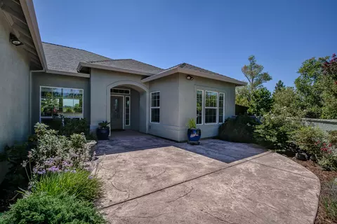 2000 Princeton Way, Redding, CA 96003 photo 2