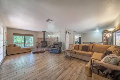 20236 Gilman Rd, Lakehead, CA 96051 photo 4