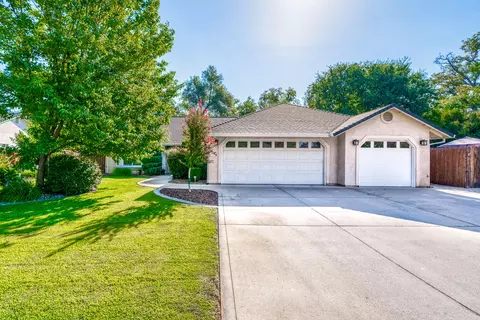 6763 Hemlock St, Redding, CA 96001