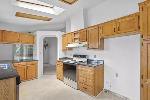 643 Volcano View Trl, Redding, CA 96003 photo 4