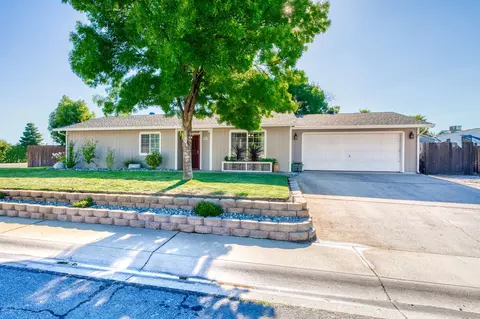 1423 Grouse Dr, Redding, CA 96003