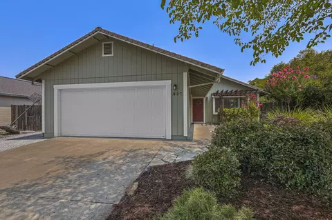 827 Springer Dr, Redding, CA 96003 photo 3