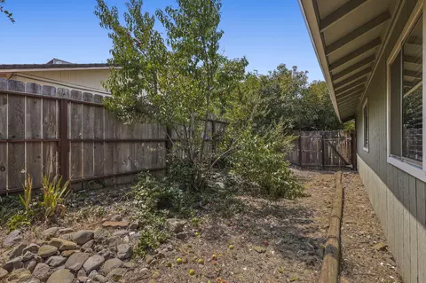 827 Springer Dr, Redding, CA 96003 photo 28
