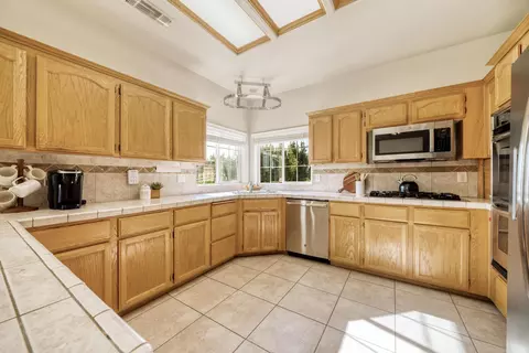 8841 Olney Park Dr, Redding, CA 96001 photo 6