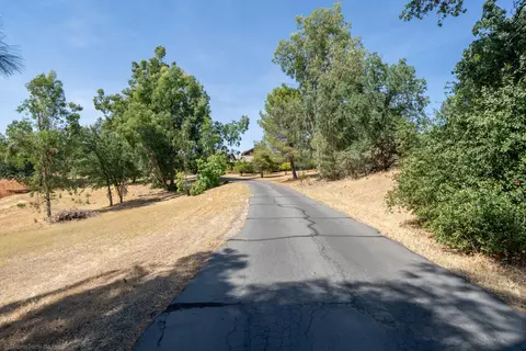 15642 Middletown Park Dr, Redding, CA 96001