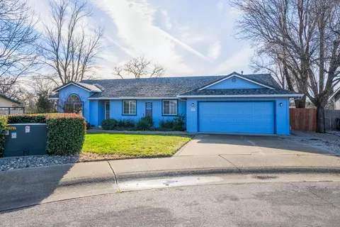 2827 Donner Ct, Redding, CA 96001