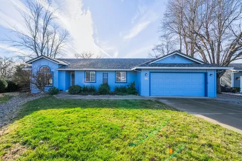 2827 Donner Ct, Redding, CA 96001 photo 2