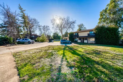 3064 Catalpa Ct, Redding, CA 96002 photo 2