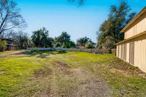 3064 Catalpa Ct, Redding, CA 96002 photo 4