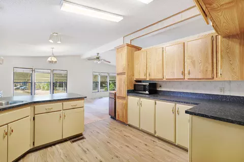 4526 Big Eagle Ln, Redding, CA 96003 photo 8