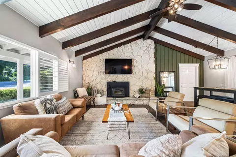 8631 Prospectors Rd, Redding, CA 96001