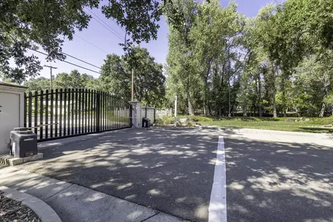 5572 Lexi Ln, Redding, CA 96001 photo 2