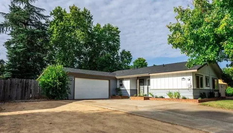 2379 Belladonna St, Redding, CA 96002