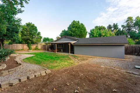2379 Belladonna St, Redding, CA 96002 photo 14