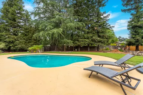 6945 Tucker Ln, Redding, CA 96002 photo 2