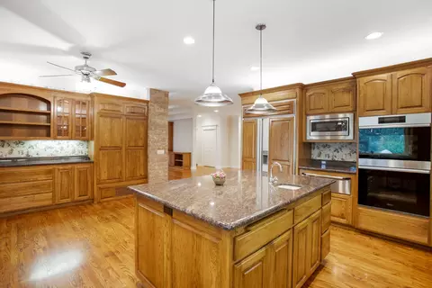 Kitchen - 13276 Tierra Heights Rd, Redding, CA 96003 photo 3 of 5