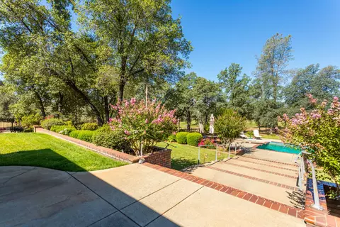 Exterior - 13276 Tierra Heights Rd, Redding, CA 96003 photo 13 of 21